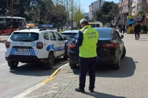 Balıkesir Büyükşehir Belediyesi, Kaldırım ve Duraklarda Usulsüz Parklara Karşı Denetimlerini Artırıyor